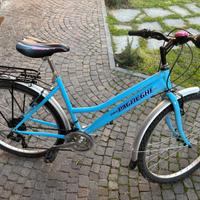 Bicicletta da passeggio ragazza donna