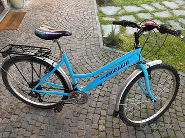 Bicicletta da passeggio ragazza donna