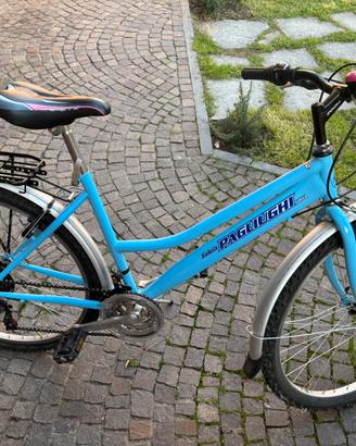 Bicicletta da passeggio ragazza donna