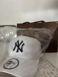 Cappello NewEra bianco in rete