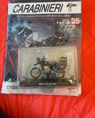 BMW F 650 GS con fascicolo Arma Carabinieri,