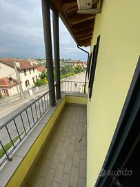 Porzione di bifamiliare ultimo piano con depensanc