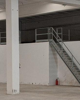 Scala per soppalco e ringhiera zincata