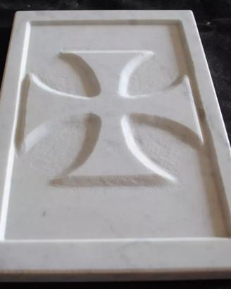 Stemma croce templare in marmo