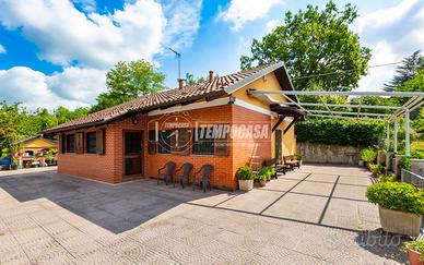 VILLA CON TERRAZZO, GIARDINO PRIVATO e BOX AUTO