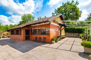 VILLA CON TERRAZZO, GIARDINO PRIVATO e BOX AUTO