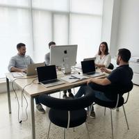 4 poltrone design iconiche in acciaio cromato