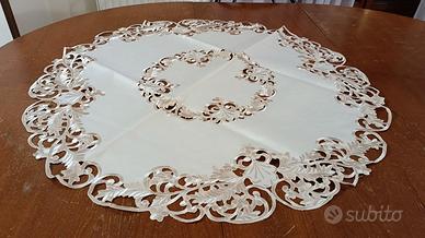 Centro tavola rotondo traforato stile intaglio