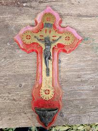 Crocifisso antico con acqua santiera