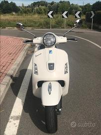 Piaggio Vespa 125 GTS - 2009