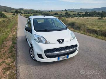 Peugeot 107  5 porte  climatizzata anno 2011