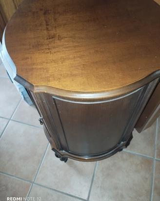 mobiletto bar in legno chiaro