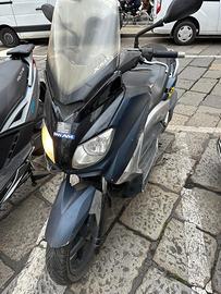 Yamaha X-Max 250