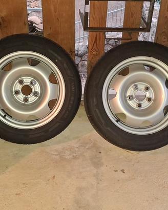 gomme,dischi completi di borchie,con 2500 km