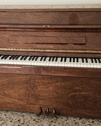 Pianoforte verticale con sgabello