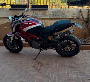 Ducati Monster 796