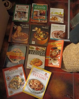 Set undici libri di cucina 