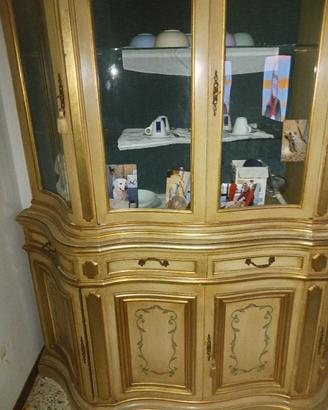credenza con vetrina
