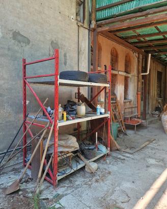 scaffalature industriali 150  euro cadauna