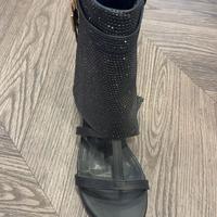 Stivaletti neri glamour con strass e lucchetto