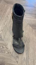 Stivaletti neri glamour con strass e lucchetto