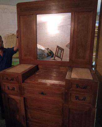 mobili antichi , camera da letto, credenza, sedie 