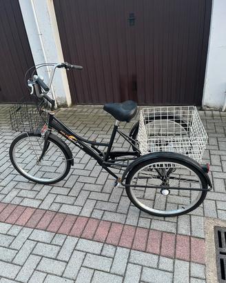 Bicicletta per adulti a tre ruote
