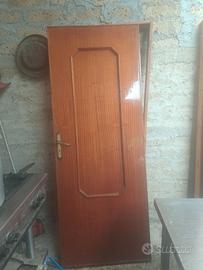 Porta con cornice, in legno