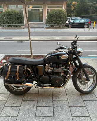 Intramontabile Triumph Bonneville T100