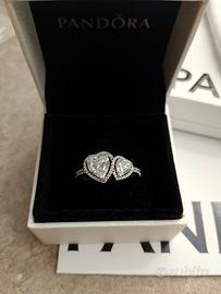 Anello Pandora doppio cuore bianco