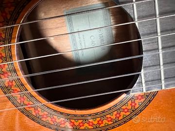 Chitarra con leggio e borsa Yamaha c40