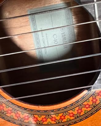 Chitarra con leggio e borsa Yamaha c40
