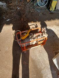 1 montacarichi +vibratore con ago.