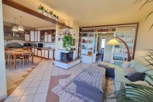 Appartamento di 110 m² con 5 locali e box auto dop