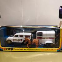 CORGI mounted police set 44