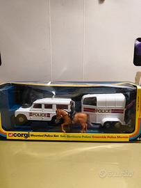 CORGI mounted police set 44