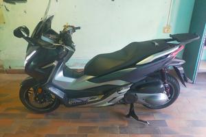 scuter Honda forza 300