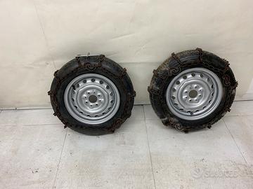 Gomme con catene oer auto d epoca