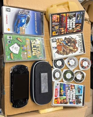 PSP con moltissimi giochi ed accessori
