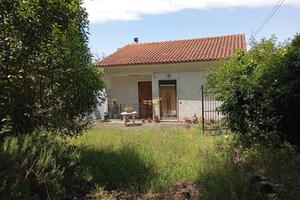 PROPRIETA' con terreno e casa