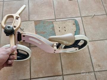 Bici in legno senza pedali e skateboard