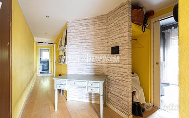 4 locali con 2 bagni 2 balconi box e posto auto