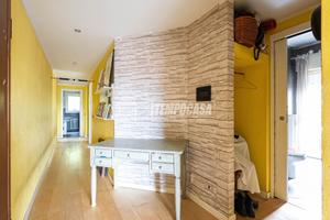 4 locali con 2 bagni 2 balconi box e posto auto