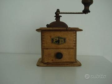 vecchio macinino caffè P.B. 