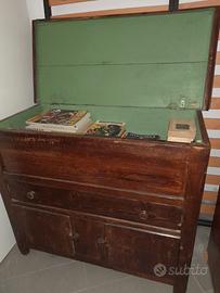 Mobile antico con cassettiera