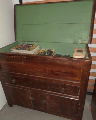 Mobile antico con cassettiera
