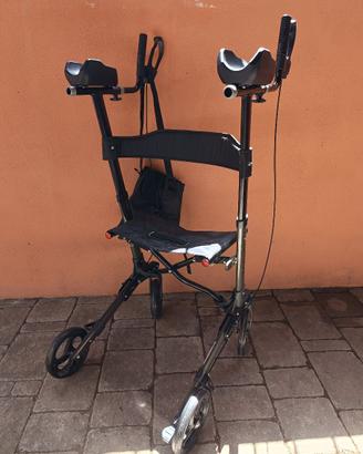 Deambulatore rollator pieghevole