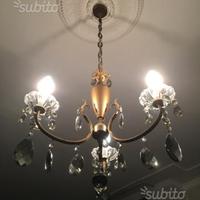 Lampadario con gocce di cristallo