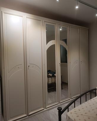 Camera da letto guardaroba, comodini e comò 