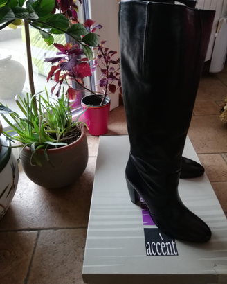 Stivali Bata donna in pura pelle nera